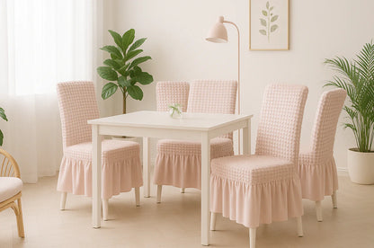 Housse de chaise avec détail de jupe – Parfaite pour les mariages, les fêtes et la décoration intérieure.